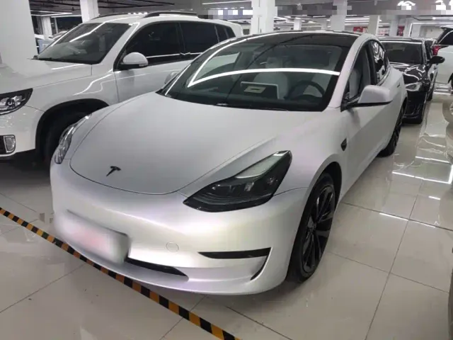 Фотография автомобиля — Tesla Model 3