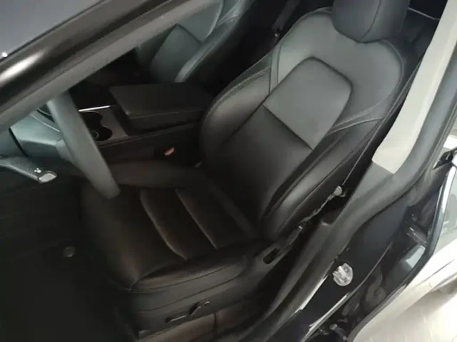 Tesla Model Y — Фото автомобиля 14