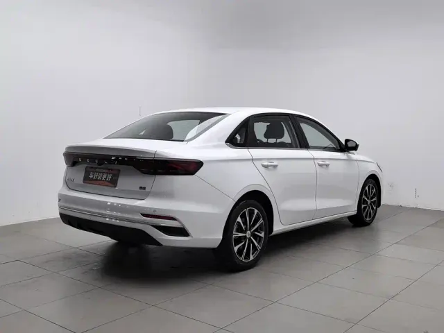 Geely Emgrand — Фото автомобиля 2