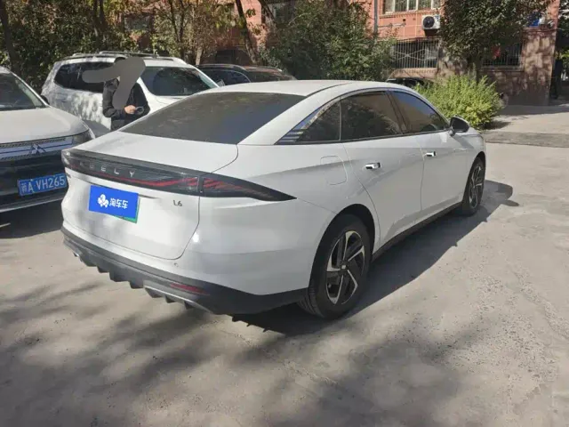 Geely Galaxy L6 — Фото автомобиля 3