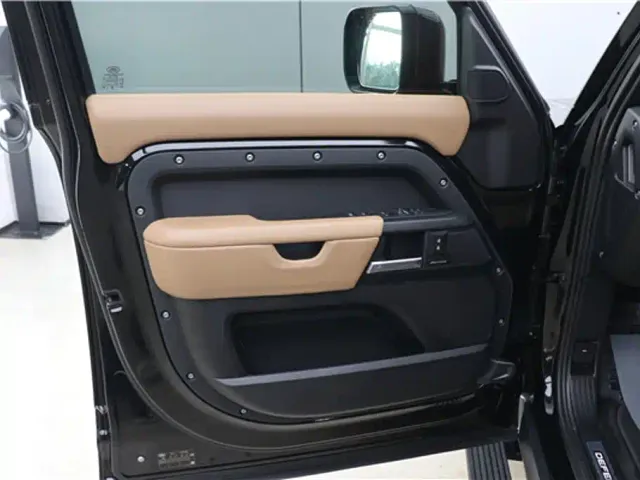 Land Rover Defender — Фото автомобиля 18