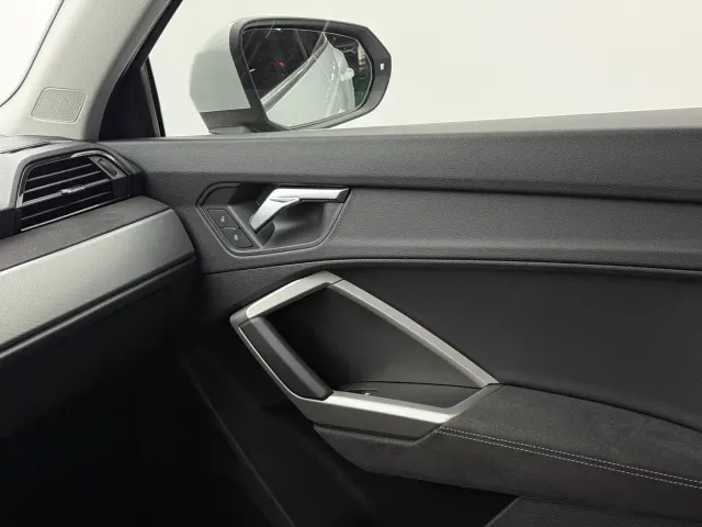 Audi Q3 — Фото автомобиля 11
