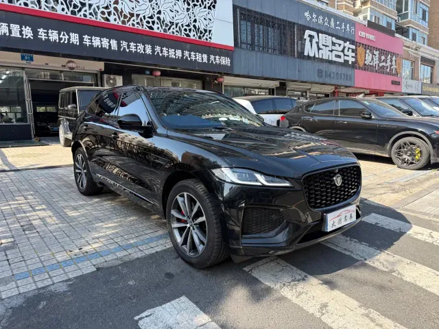 Jaguar F-Pace — Фото автомобиля 3