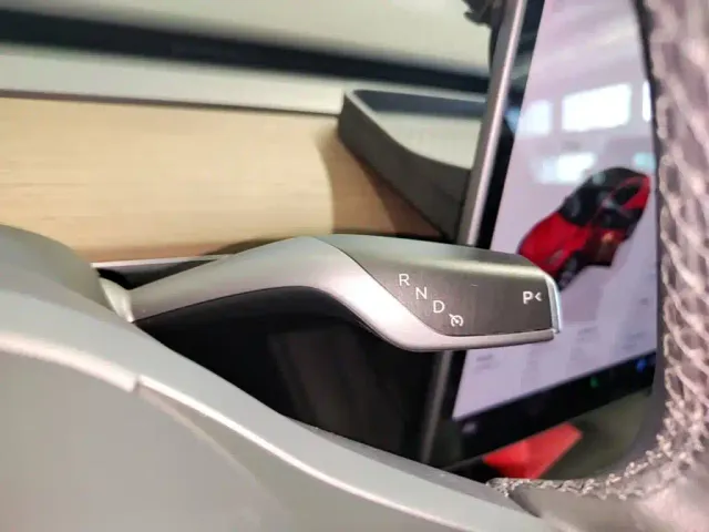 Tesla Model Y — Фото автомобиля 13
