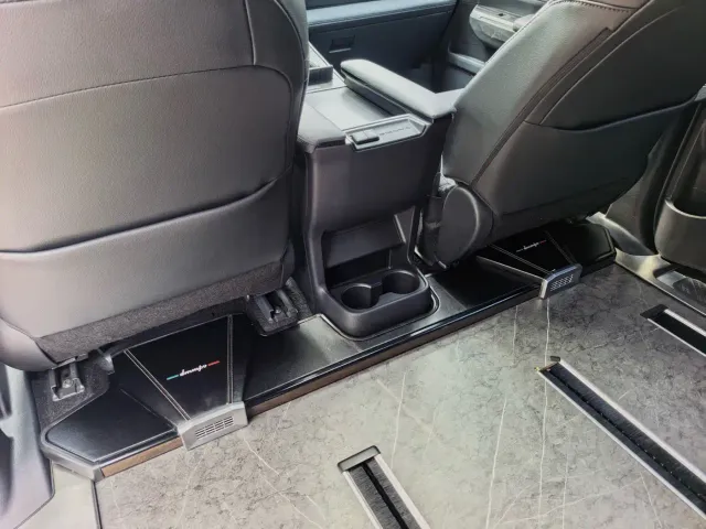 Toyota Sienna — Фото автомобиля 10