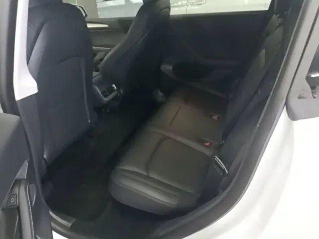Tesla Model Y — Фото автомобиля 16