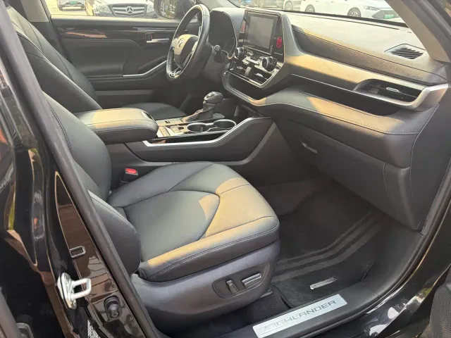 Toyota Highlander — Фото автомобиля 28