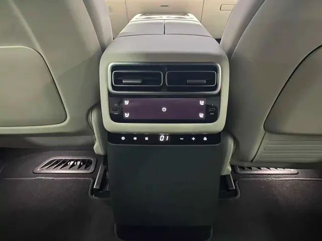 Li Auto L7 — Фото автомобиля 16