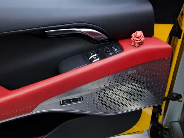 Lotus Emira — Фото автомобиля 16