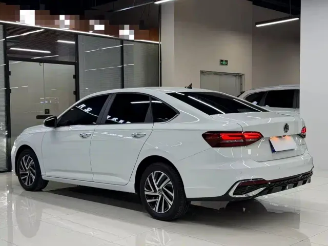 Volkswagen Lavida — Фото автомобиля 16