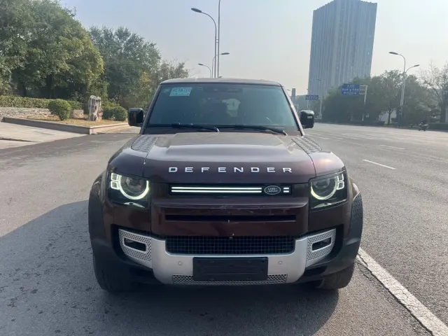 Land Rover Defender — Фото автомобиля 2