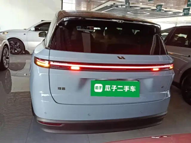 Li Auto i8 — Фото автомобиля 5