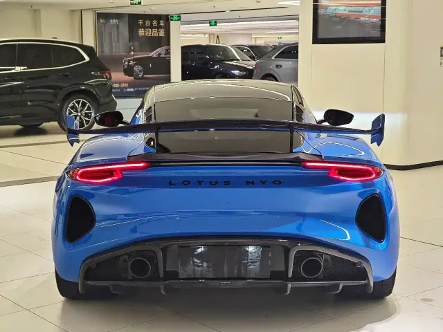 Lotus Emira — Фото автомобиля 5