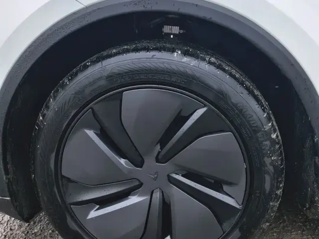 Tesla Model Y — Фото автомобиля 7