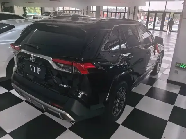 Toyota RAV4 — Фото автомобиля 3
