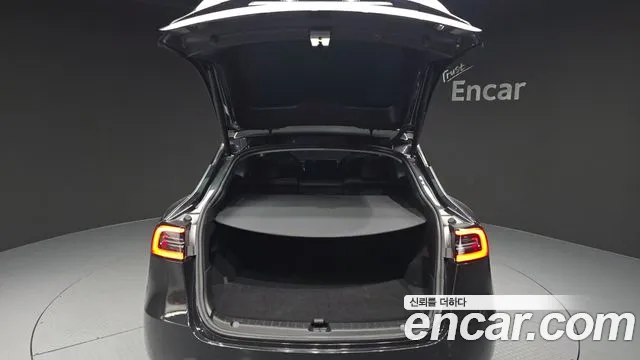 Tesla Model Y — Фото автомобиля 26