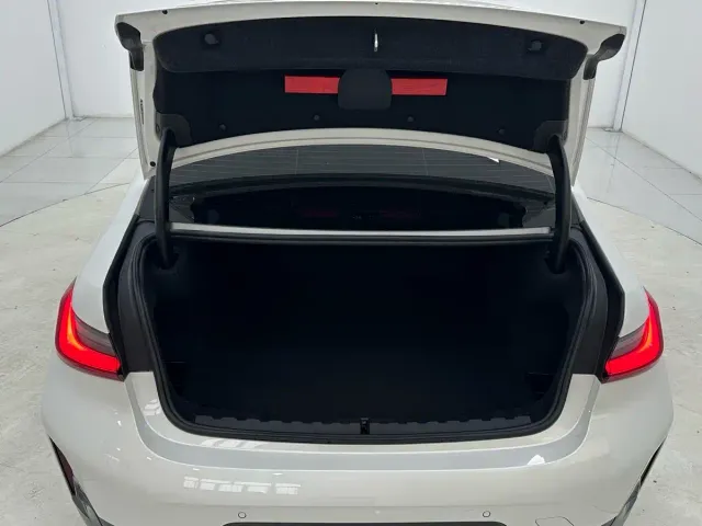 BMW 3 Series — Фото автомобиля 14