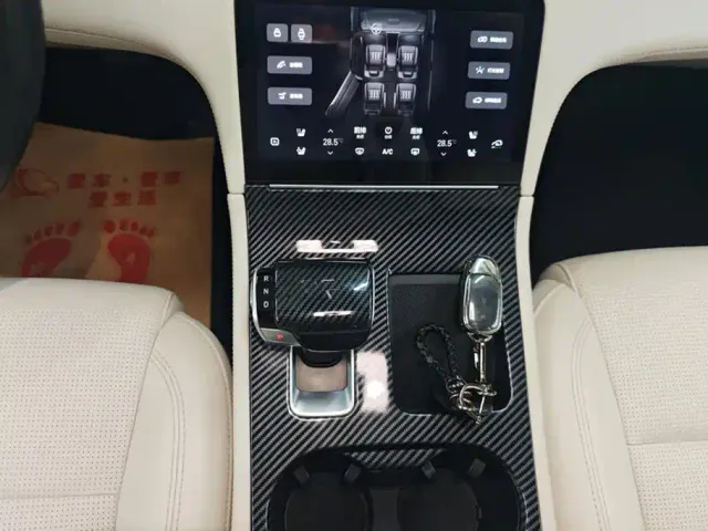 Li Auto ONE — Фото автомобиля 16