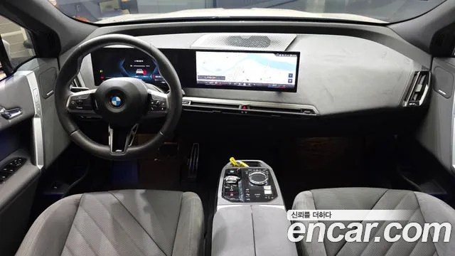 BMW iX — Фото автомобиля 10