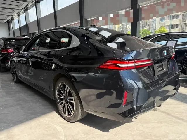 BMW 5 Series — Фото автомобиля 9