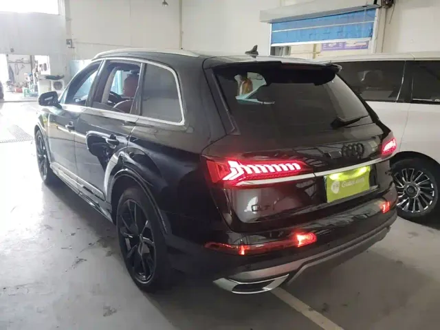 Audi Q7 — Фото автомобиля 4