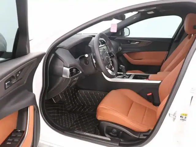 Jaguar XEL — Фото автомобиля 11