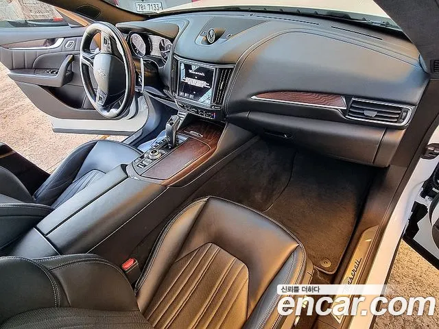 Maserati Levante — Фото автомобиля 6
