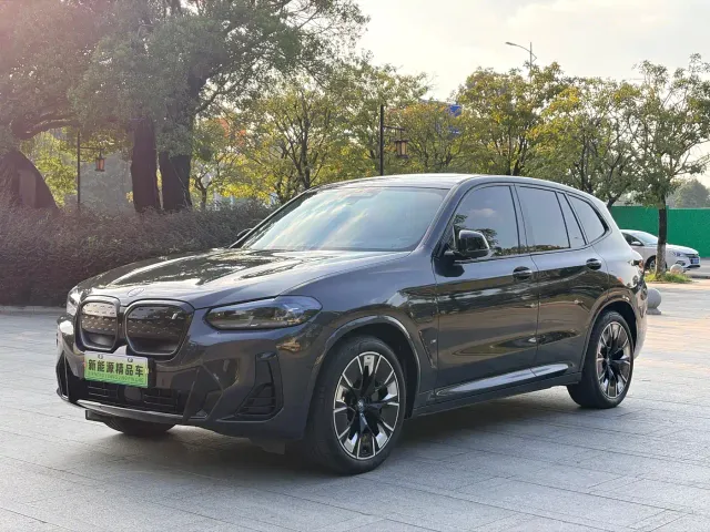 Фотография автомобиля — BMW iX3