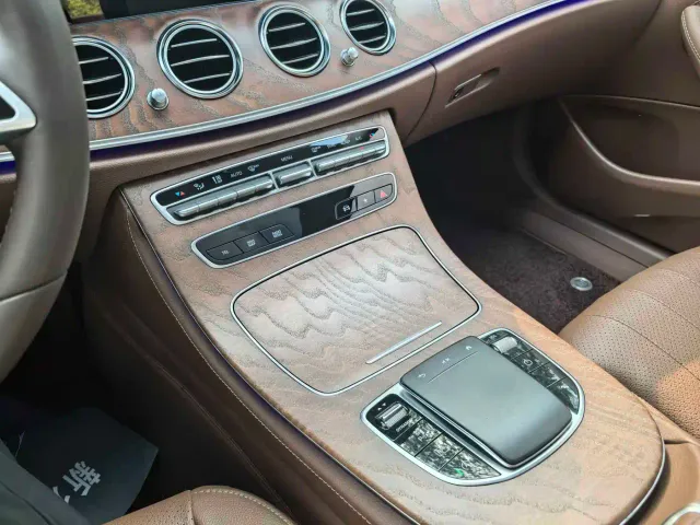 Mercedes-Benz E-Class — Фото автомобиля 9