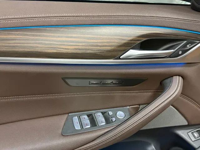 BMW 5 Series — Фото автомобиля 14