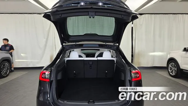 Tesla Model Y — Фото автомобиля 20