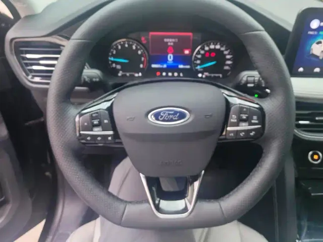 Ford Escape — Фото автомобиля 15