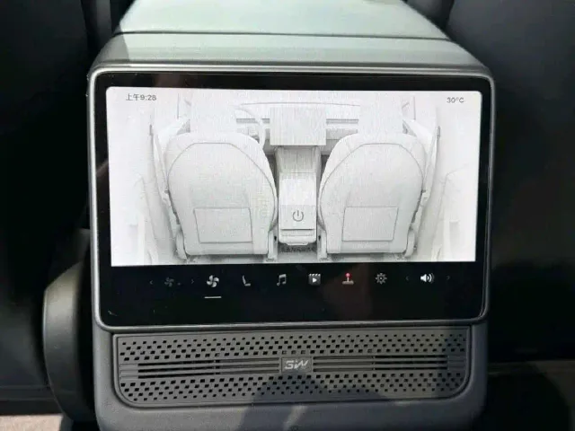Tesla Model Y — Фото автомобиля 14
