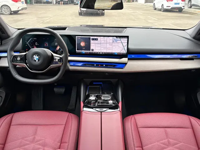 BMW 5 Series — Фото автомобиля 8