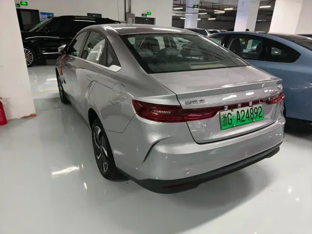 Geely Geometry G6 — Фото автомобиля 6