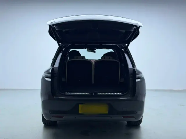 Li Auto L8 — Фото автомобиля 6