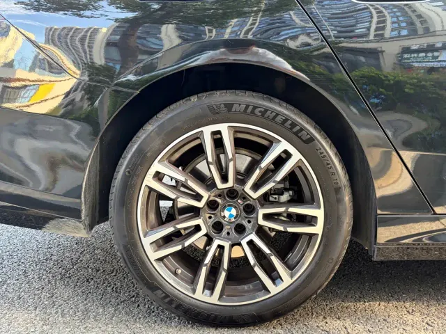 BMW 5 Series — Фото автомобиля 10
