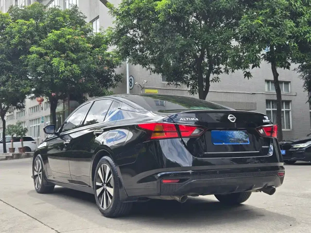Nissan Teana — Фото автомобиля 6