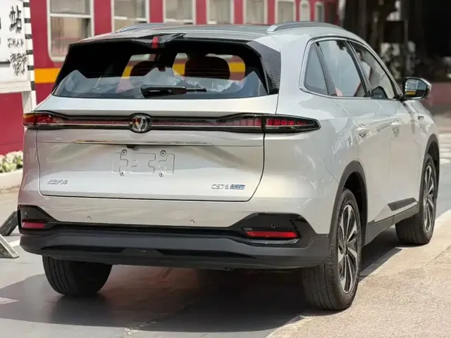 Changan CS75 Plus — Фото автомобиля 9