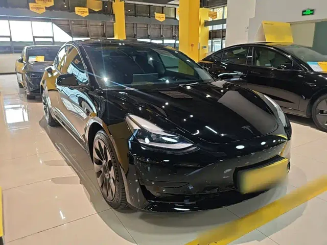 Tesla Model 3 — Фото автомобиля 3