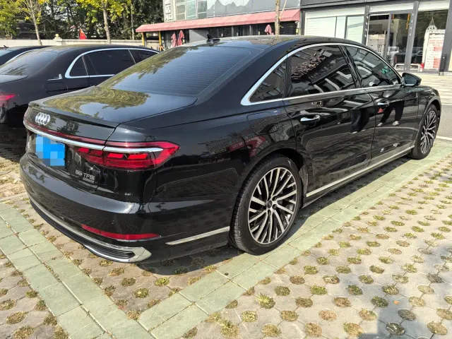 Audi A8 — Фото автомобиля 9