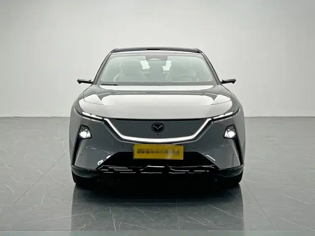 Mazda EZ-60 — Фото автомобиля 2