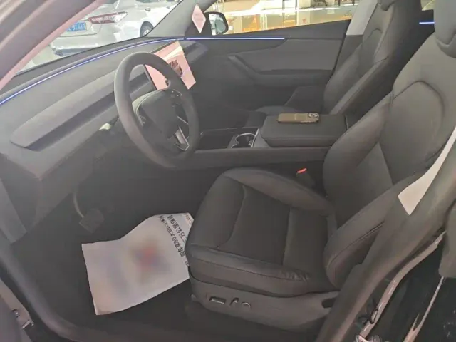Tesla Model Y — Фото автомобиля 14
