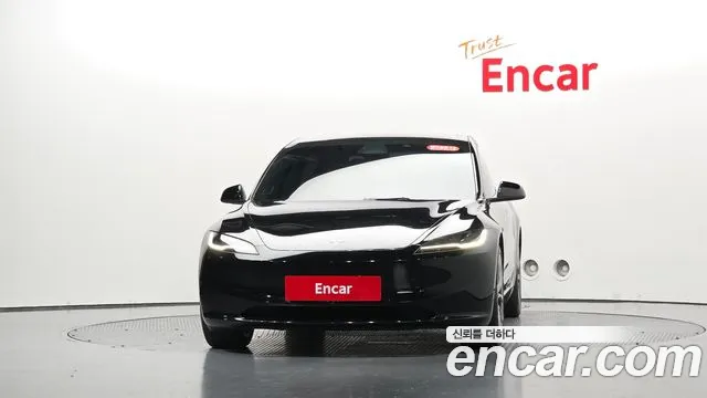Tesla Model 3 — Фото автомобиля 3