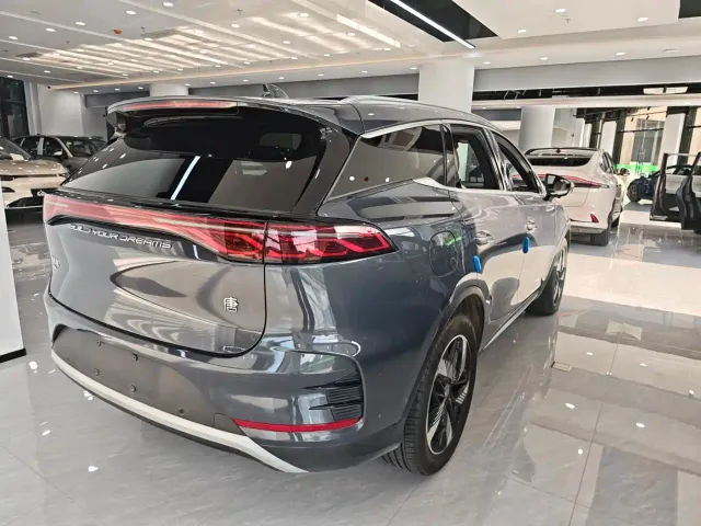 BYD Tang — Фото автомобиля 8