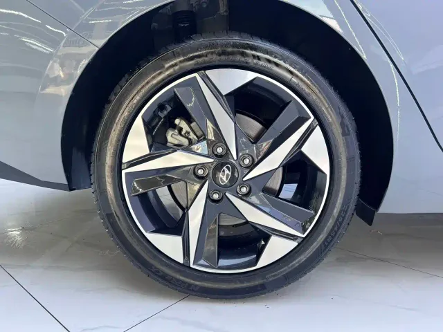 Hyundai Elantra — Фото автомобиля 19