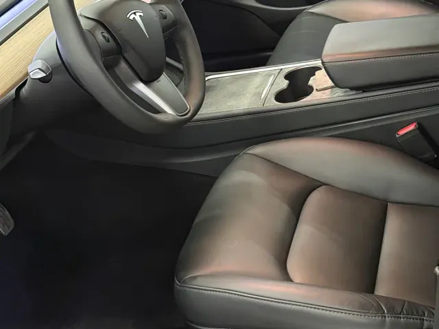 Tesla Model 3 — Фото автомобиля 9