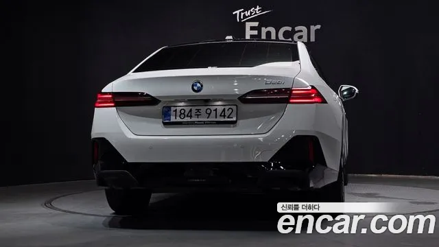 BMW 5-Series — Фото автомобиля 4