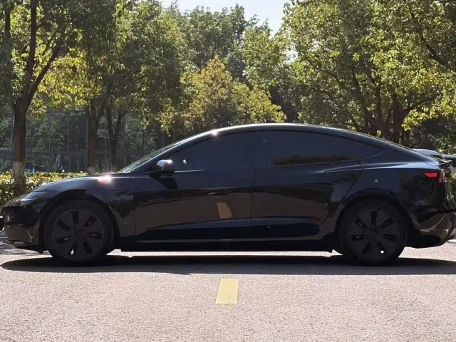 Tesla Model 3 — Фото автомобиля 8