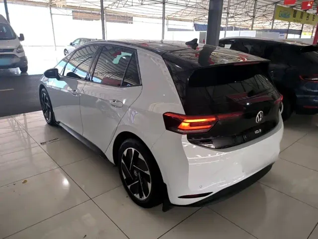 Volkswagen ID.3 — Фото автомобиля 4